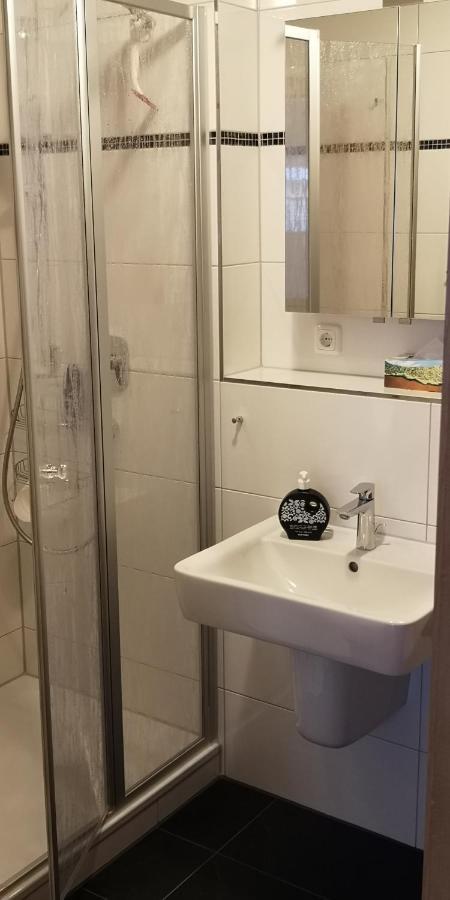 Zentrale Und Strandnahe Ferienwohnung In Kuehlungsborn Ost Exterior foto